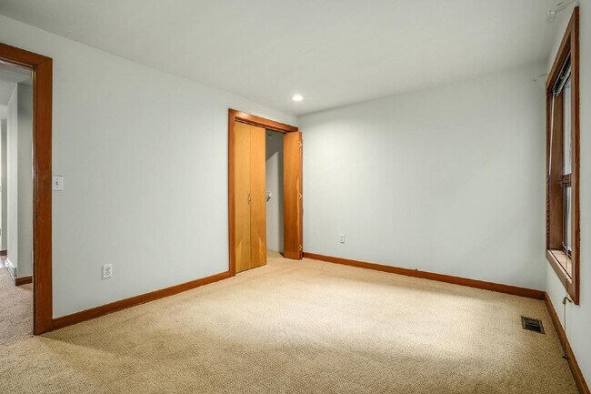 Building Photo - Outstanding Lake Sammamish Views. Private ...