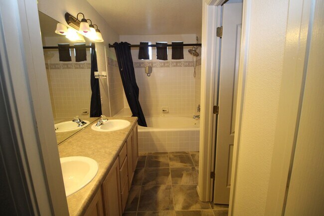 Building Photo - 3348 Apogee View