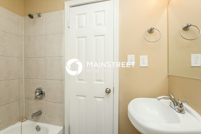 Building Photo - 4 Bedroom Pet-Friendly Home in Atlanta, GA with Main Street Renewal