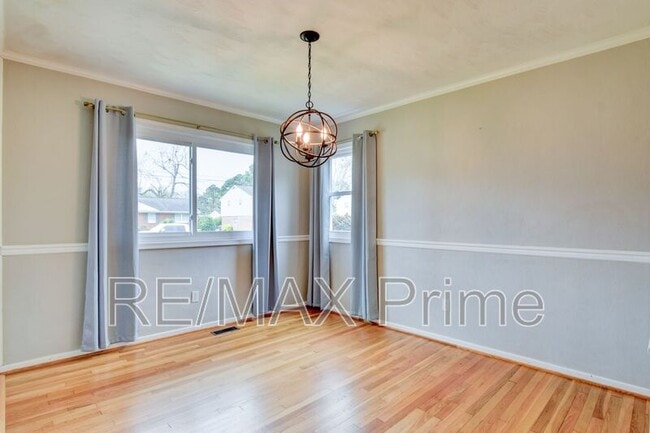 Building Photo - 609 Birch Dr