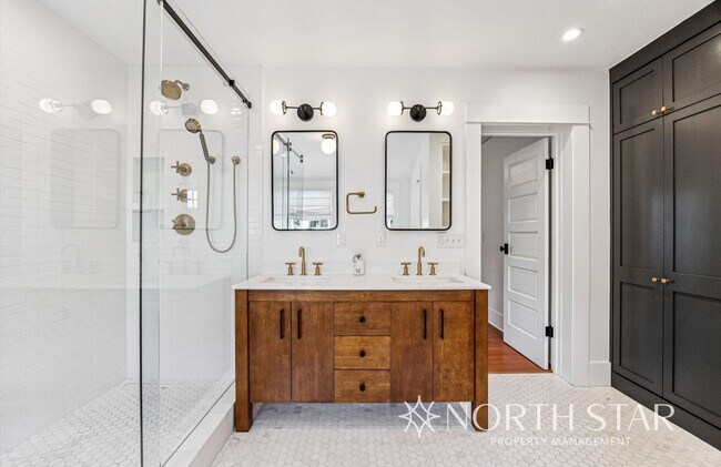 Building Photo - Charming Broadmoor Historic Farmhouse on a...