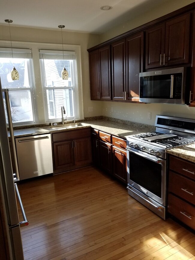 Building Photo - 3272 N Hackett Ave