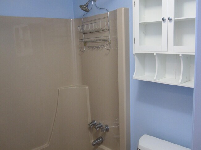 Building Photo - 820 Cliffs Dr