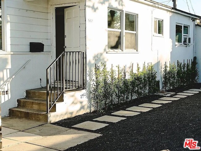 Building Photo - 582 Venice Blvd.