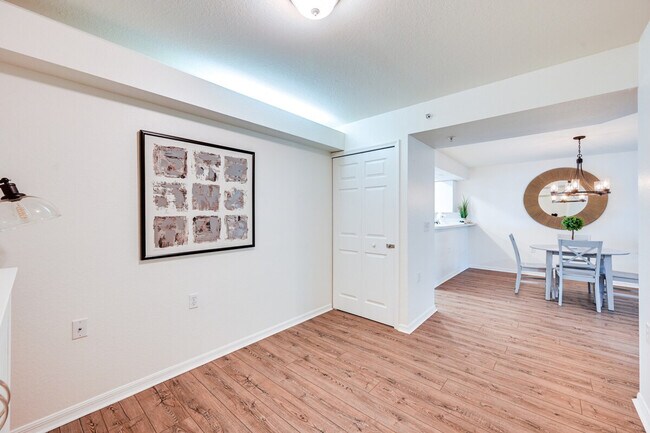 Building Photo - 4940 Cougar Ct S