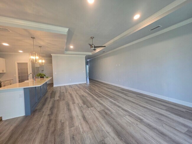 Building Photo - Beautiful 3-Bedroom, 2.5 Bath Home in Desi...