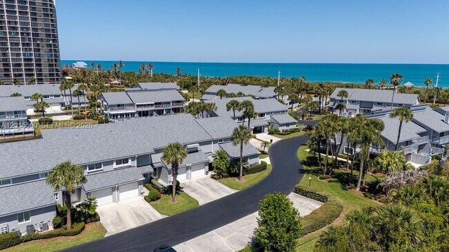 Building Photo - 4949 N Hwy A1A