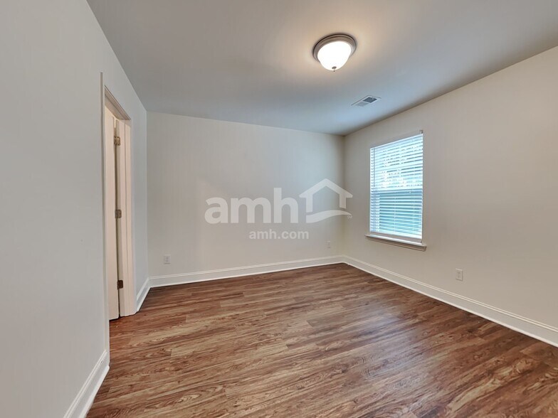 Building Photo - 334 Azore Way