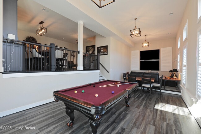 Building Photo - 14000 Glendower Dr