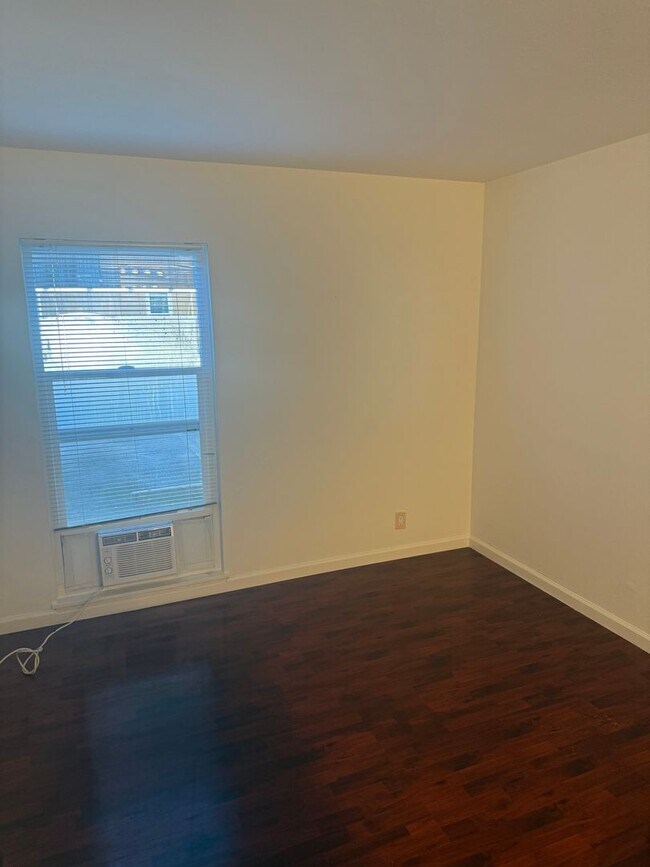 Building Photo - Charming 2-Bedroom Condo in Prime Walnut C...