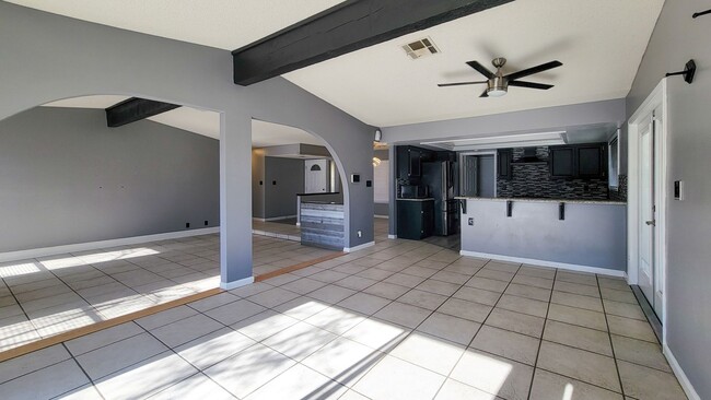 Building Photo - 8525 Del Rey Ave