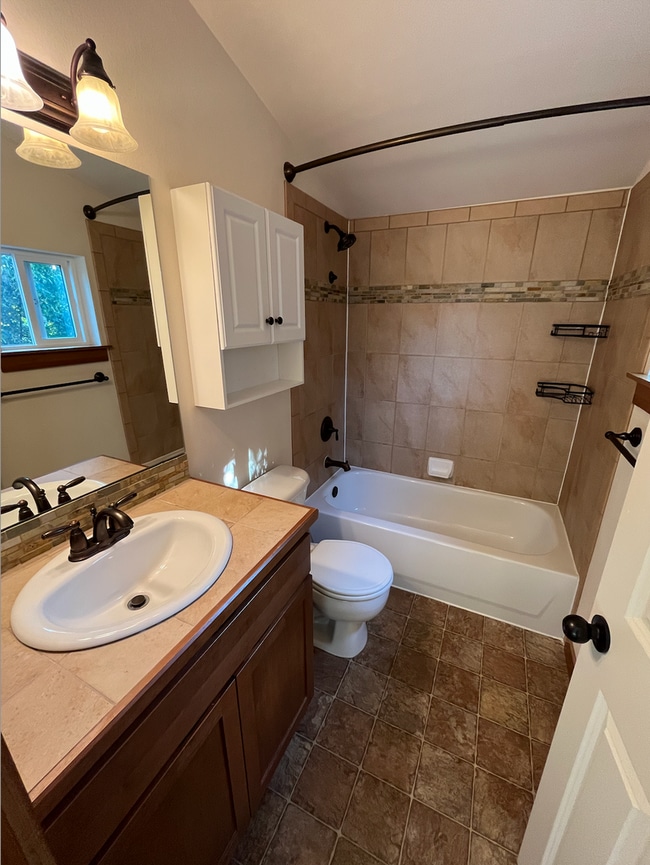 Building Photo - Large 3 bed/3.5 bath Greenwood Townhouse!!!