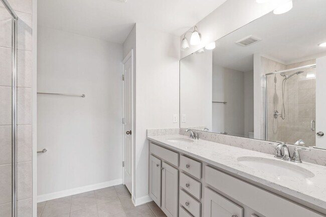 Building Photo - Stylish 4-Bedroom Townhome with Backyard O...