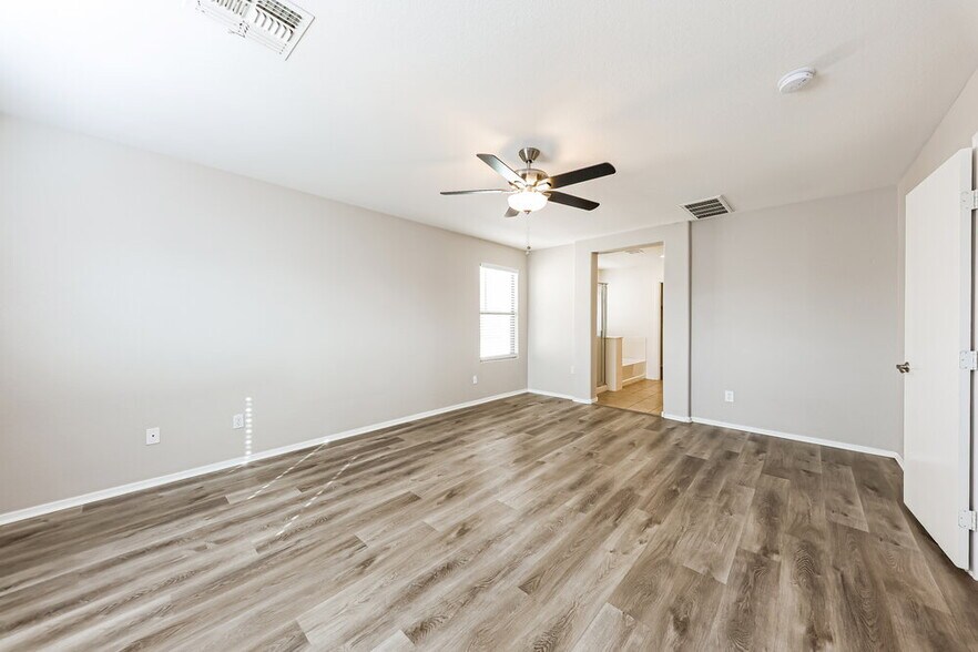 Building Photo - 973 E Doris St