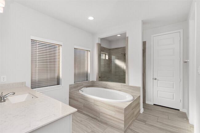 Building Photo - 5030 Morrison Dr