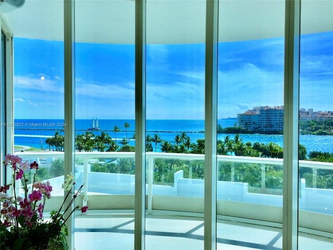 Building Photo - 100 S Pointe Dr