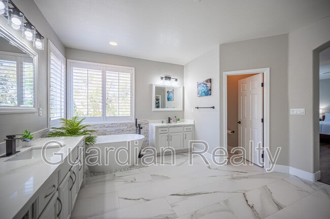 Building Photo - 11112 Pine Greens Ct