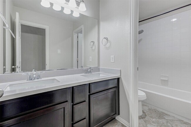 Building Photo - 2718 Misty Laurel Ct