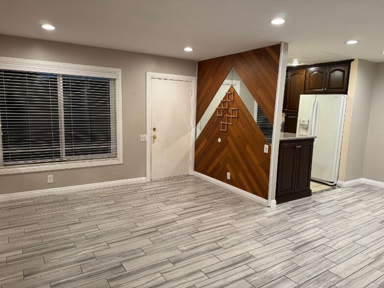 Building Photo - 753 Windwood Dr