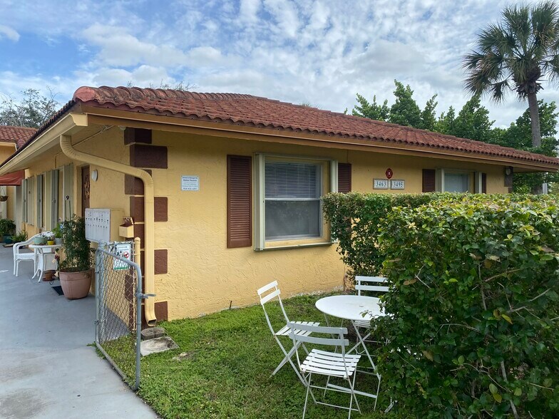 Building Photo - 3483 Coral Springs Dr