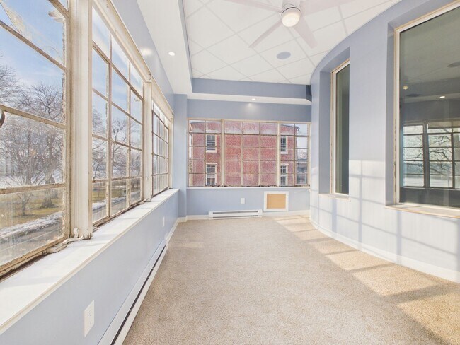 Building Photo - 1017 N Front St