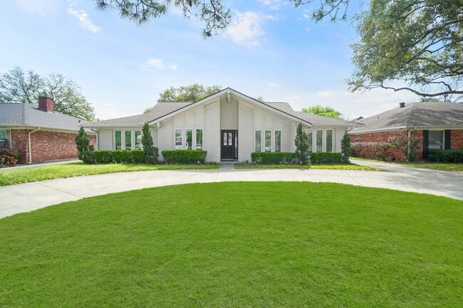 Building Photo - 6215 S Braeswood Blvd