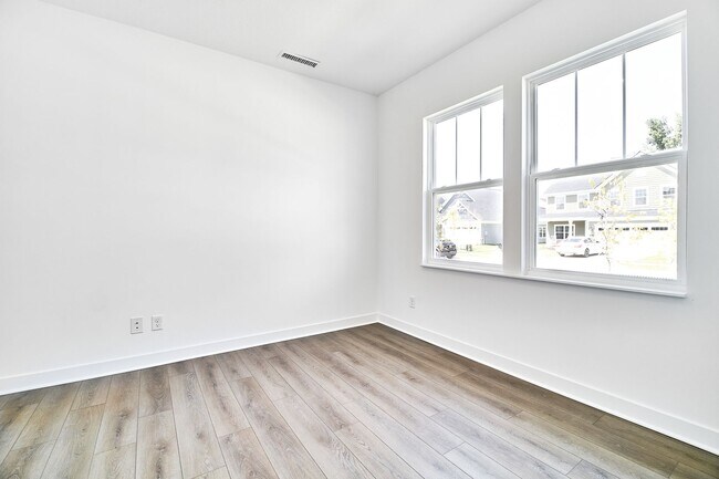 Building Photo - 404 W Monroe St