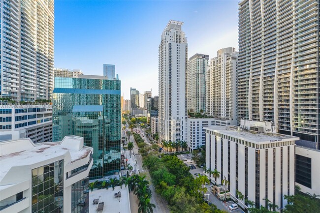 Building Photo - 951 Brickell Ave