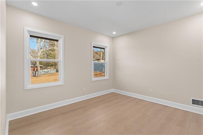 Building Photo - 1766 Flintwood Dr SE