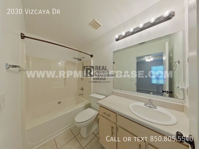 Building Photo - 2030 Vizcaya Dr