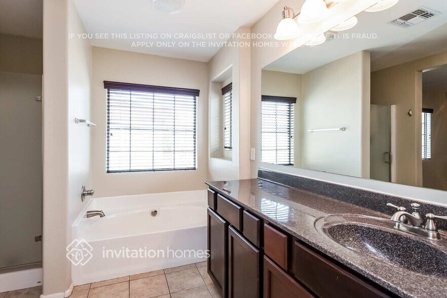 Building Photo - 3926 S Napa Ln