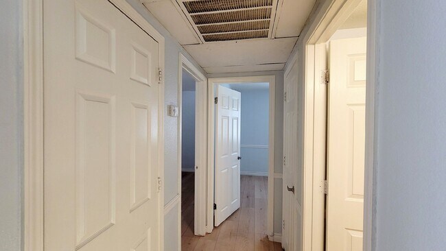 Building Photo - 4960 Indian River Dr