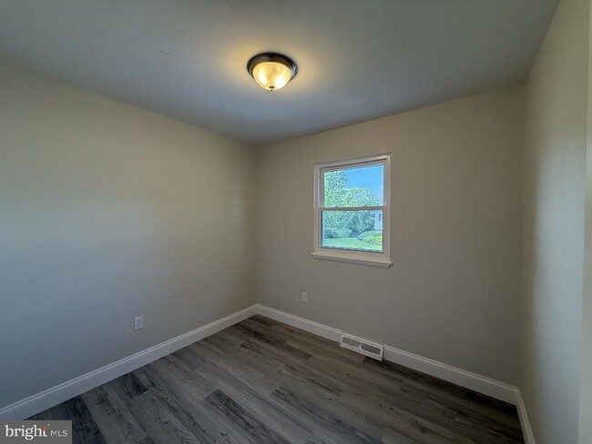 Building Photo - 3202 Cambridge Dr