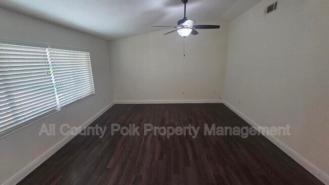 Building Photo - 2014 Woodbriar Loop N