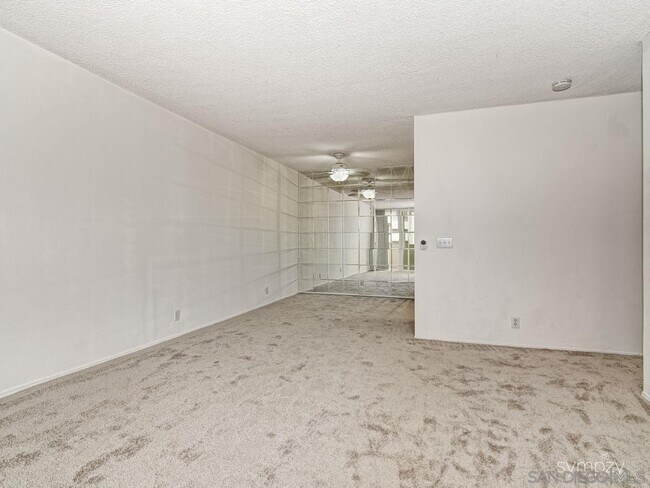 Building Photo - 2510 Torrey Pines Rd