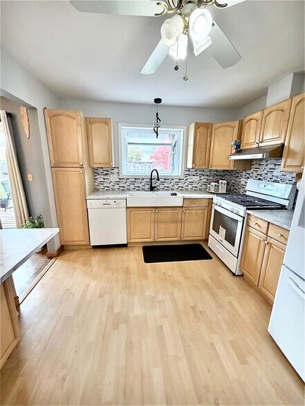 Building Photo - 1595 Oregon Trl