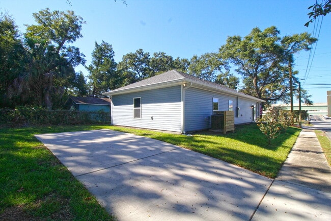 Building Photo - Brand New Construction in Downtown Pensacola!