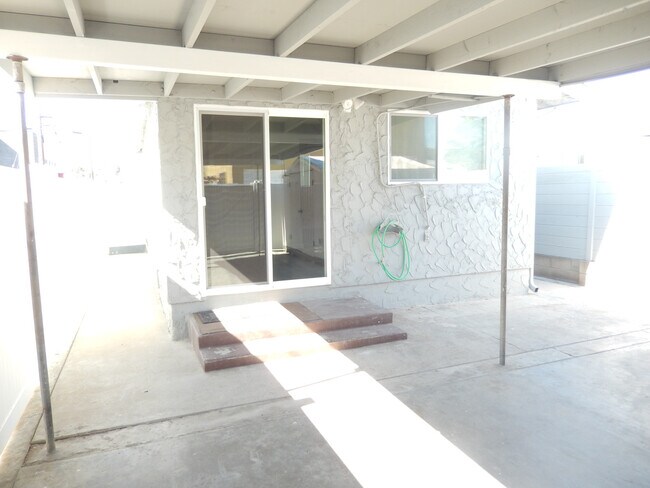 Building Photo - 1323 Nashville St