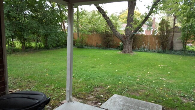 Building Photo - 13660 Manhattan St