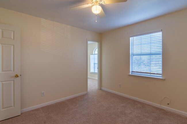Building Photo - 1051 Waltons Ct
