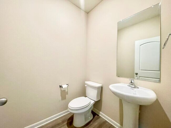 Building Photo - 1702 Sandalwood Way