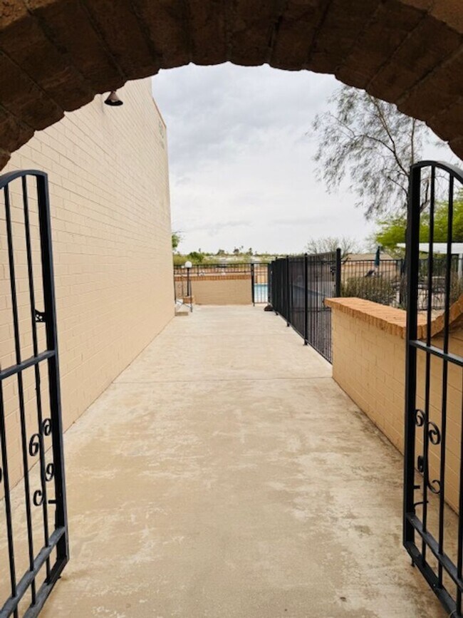 Building Photo - NW/ Oro Valley- Remodeled one bedroom apar...