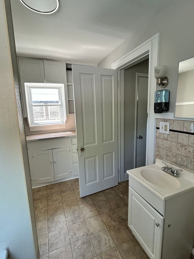 Building Photo - Two bedroom duplex