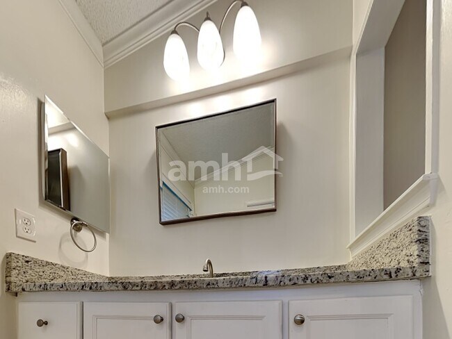 Building Photo - 279 Willow Green Dr