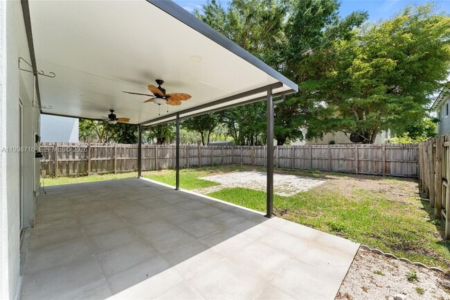 Building Photo - 379 NE 31st Ave