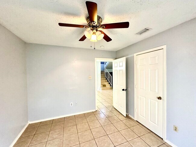 Building Photo - 311 Soria Dr