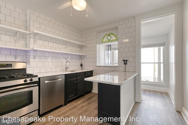 Building Photo - 2 br, 2.5 bath House - 860 W. 33rd Street