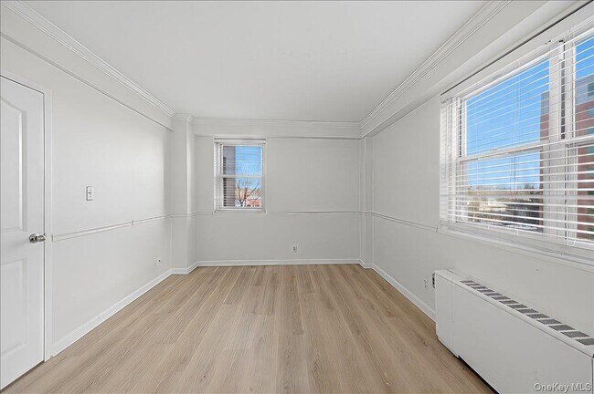 Building Photo - 30 Lake St