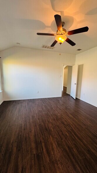 Building Photo - 112 Hendelson Ln