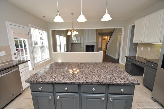 Building Photo - 300 Sutton Glen Dr